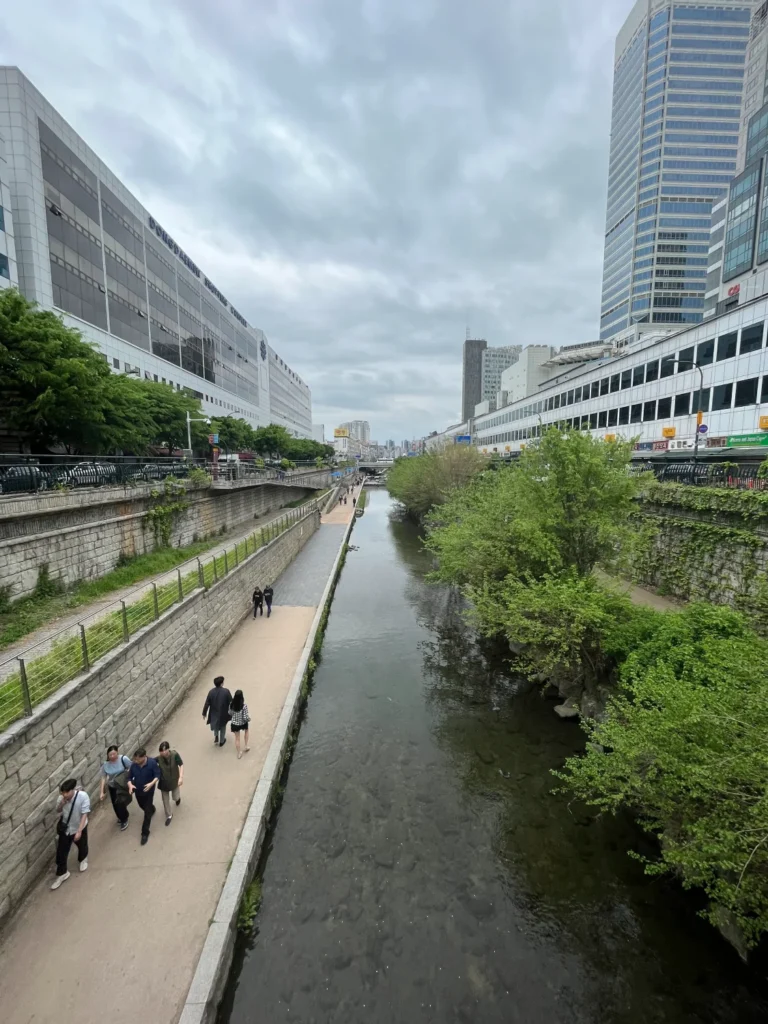 Cheonggyecheon river walk