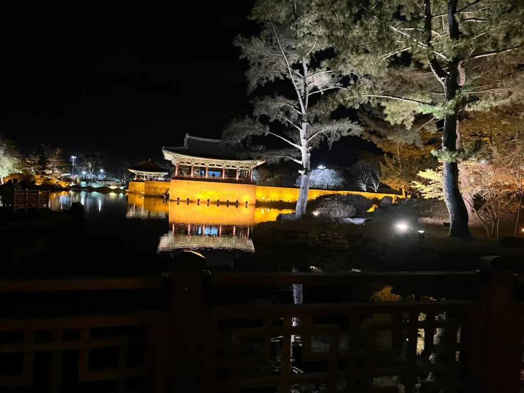 Gyeong-Ju la joya histórica de Corea del Sur. Templo Donggung y el estanque Wolji