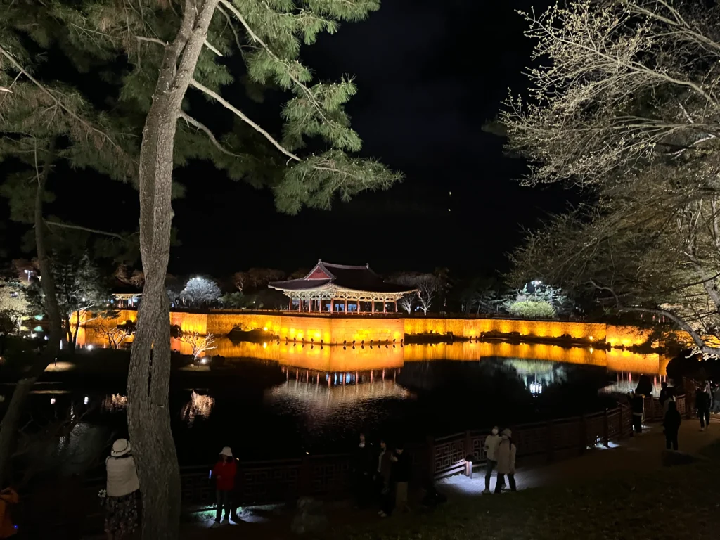 Gyeong-Ju la joya histórica de Corea del Sur. Templo Donggung y el estanque Wolji