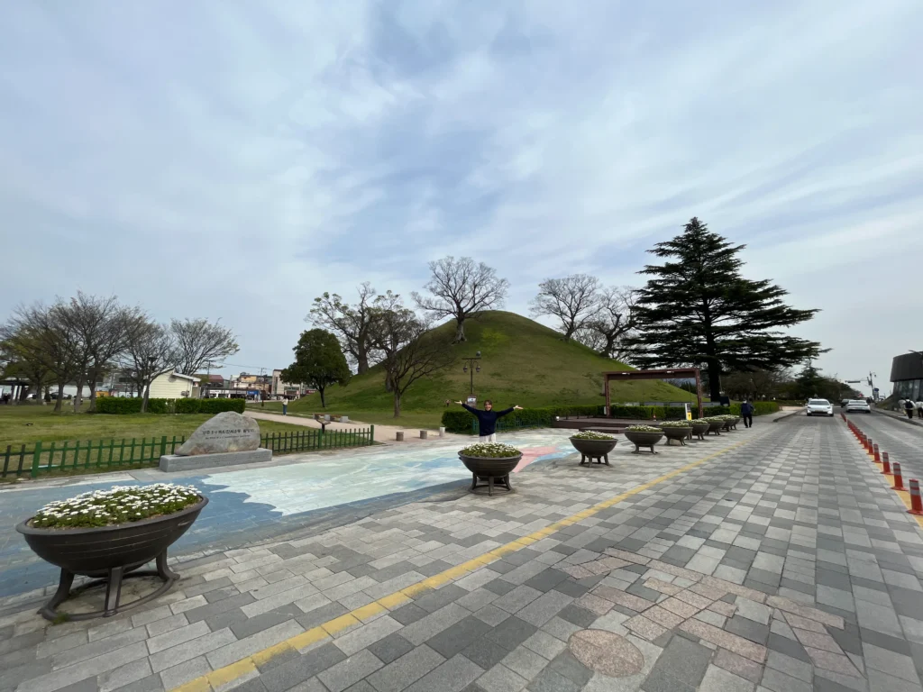 Gyeong-Ju la joya histórica de Corea del Sur. Parque de los túmulos